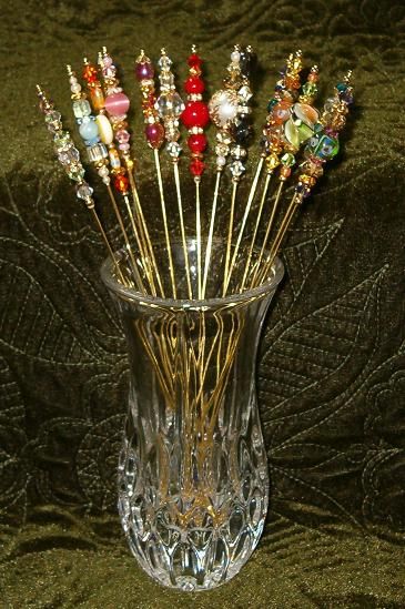 Beaded hatpins ....................from Shawkl Designs Hat Pins Diy, Garden Wands, Pokey Tool, Beaded Pins, Pin Keeps, Decorative Pins, Pins Diy, Beaded Projects, Pins Brooch