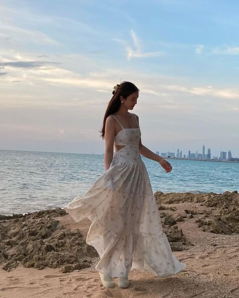 Beach Dress Photoshoot, Grp Port, Dress Photoshoot, Desi Fashion Casual, Fairy Dresses, Elegant Outfits, Future Outfit, Travel Dress, Easy Trendy Outfits