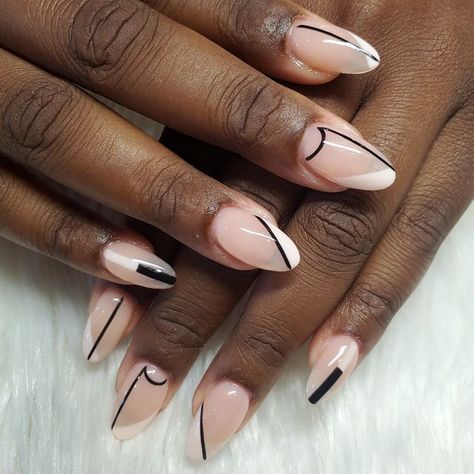 Black And White Round Nails, Short Round Nails Designs, Short Sns Nails, Nail Designs With Lines, Round Nail Designs, Sns Nails Designs, Nails Board, Short Round Nails, Edge Nails