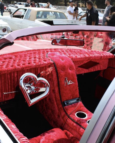 Old Fashion Cars, Red Lowrider, Low Riders Cars, Car Mods Interior, 2000 Cars, Velvet Car, Cars Accessories, Estilo Cholo, Air Car