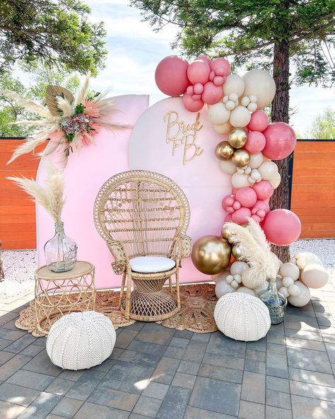 Lilly on Instagram: “Let L💓VE grow💍 Bridal showers are one of my top favorite events to style! How amazing did this turn out? 💓 Backdrops,pampas succulent…” Boho Bridal Shower Ideas, Ball Arch, Balloons Decoration, Brunch Bubbly, Bridal Expo, Arch Decoration, Balloon Ideas, Boho Bridal Shower, She Said Yes