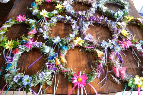 DIY Fairy Crowns, Halloween costume, Fairy Party, Fairy Crowns for girls. Fairy Crowns Diy, Woodland Fairy Crown, Fairy Crowns, Woodland Fairy Party, Enchanted Forest Party, Diy Woodland, Fairy Tea Parties, Forest Party, Tinkerbell Party