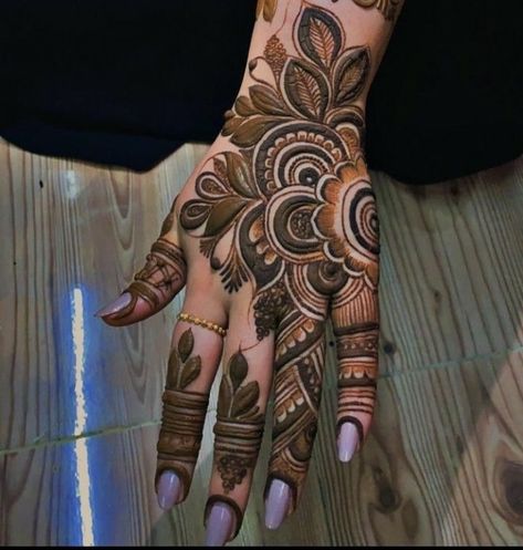 Arabic Mahendiii Design, Dubai Mehendi Design Simple, Dubai Mehendi Designs Simple, Mehindi Desgin Simple Arabic Front Hand, Mahendiii Design Front Hand, Front Hand Mehndi Designs Simple Arabic, Mahendiii Design Simple, Gulf Mehendi Design, Gulf Mehndi Designs