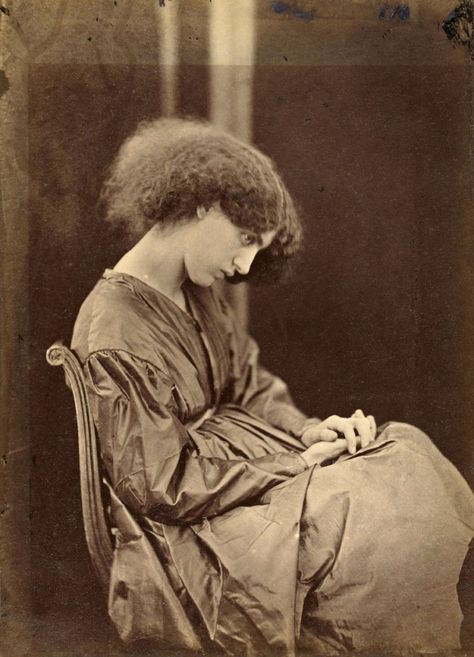 Jane Morris (née Jane Burden, 19 October 1839 – 26 January 1914) was an English artists' model who embodied the Pre-Raphaelite ideal of beauty. She was a model and muse to the artists William Morris, whom she married, and Dante Gabriel Rossetti. Jane Morris, Louise Ebel, Pre Raphaelite Paintings, Gabriel Rossetti, Julia Margaret Cameron, Pre Raphaelite Brotherhood, Pre Raphaelite Art, Dante Gabriel Rossetti, Edouard Vuillard