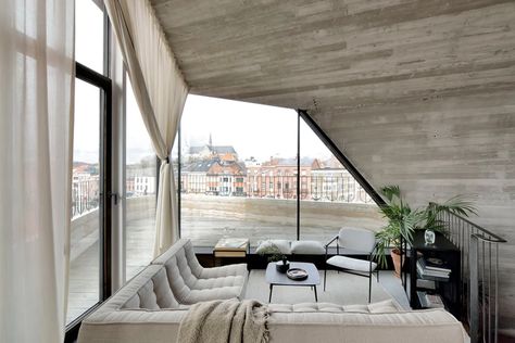 Architectural studio DMOA designed the interior of a tiny penthouse with an area of ​​just over 15 square meters. Ethnicraft N701, N701 Sofa, Architectural Studio, Sleep On The Floor, Modul Sofa, Beige Sofa, Minimalist Interior Design, Linen Sheets, Minimalist Interior