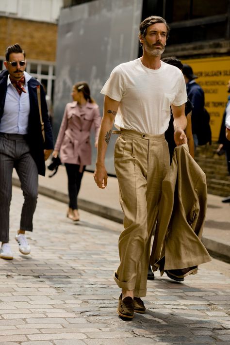 Best street style from London Fashion Week Men's SS20 | British GQ Street Style London, London Fashion Week Mens, London Fashion Week Street Style, London Fashion Weeks, Best Dressed Man, British Outfits, Pullover Outfit, London Street Style, Men Street