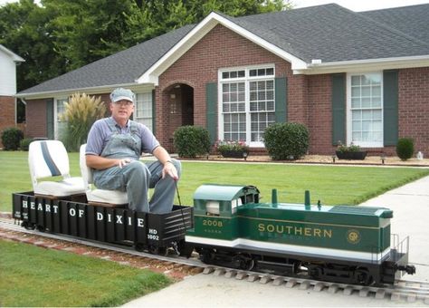 Garden Train Ideas, Train Garden, Train Yard, Model Train, Railroad Car House, Train Caboose House, Ride On Train, Garden Trains, Road Pictures