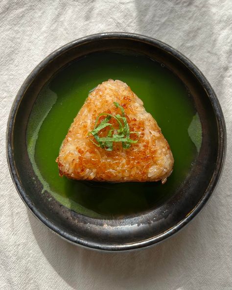 Onigiri Photography, Mushroom Onigiri, Yaki Onigiri, Vegetarian Asian, Asian Vegetarian Recipes, School Lunch, Japanese Food, Vegan Vegetarian, Asian Recipes