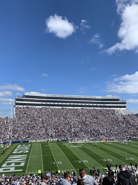 Where To Stay In State College, PA For Penn State Football Weekends College Drinks, State College Pennsylvania, Beaver Stadium, State College Pa, Penn State Football, Bus System, Pennsylvania State University, Modern Properties, Hotel Amenities