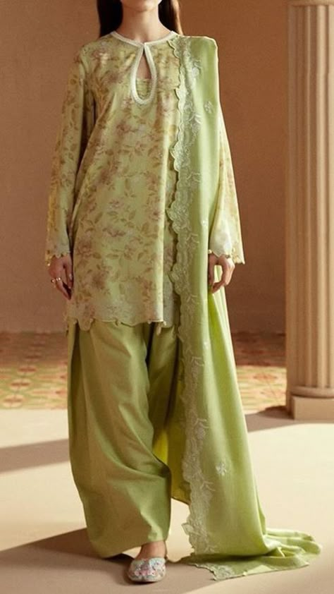 Trendy Short Kurta with Shalwar Salwar Kameez For Eid, Cute Shalwar Kameez, Short Shirt And Plazo Designs, Short Salwar Suit, Stylish Kurtas Women, Short Kameez With Shalwar, Winter Shalwar Kameez Design, Summer Eastern Outfits, Eid Inspo Outfits Simple