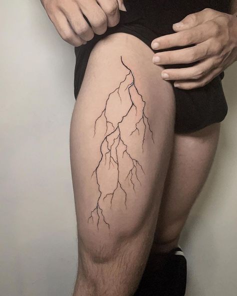 Lightning Tattoos, Blitz Tattoo, Upper Leg Tattoos, Thigh Tattoo Men, Planet Tattoo, Lightning Tattoo, Bolt Tattoo, Tatuagem Masculina Pequena, Tato Minimal