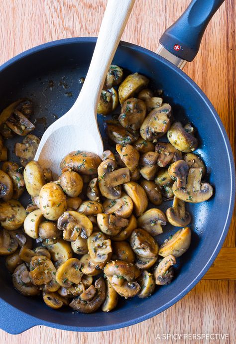 The Best Sautéed Mushrooms Recipe. An easy side dish made with only 6 ingredients! Perfect to serve with steaks and holiday dishes. Simply saute button Best Sauteed Mushrooms, Vegetable Casseroles, Jamur Kancing, Sautéed Mushrooms, A Spicy Perspective, Mushroom Recipe, Holiday Dishes, Steak And Mushrooms, Vegetable Drinks