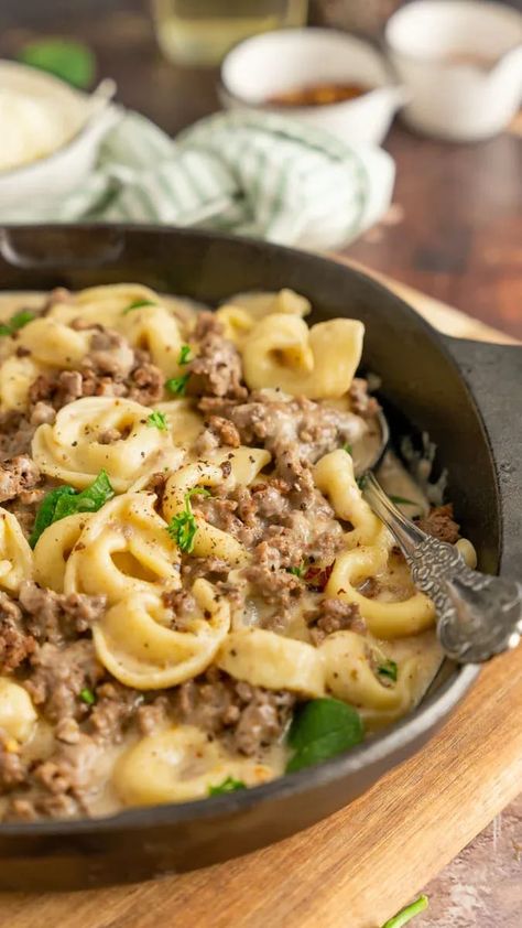 Creamy Beef Tortellini, Cheesy Beef Tortellini, Beef Tortellini, Instant Pot Pasta Recipe, Tortellini Recipes, Instant Pot Dinner Recipes, Instapot Recipes, Beef Dinner, Instant Pot Pressure Cooker