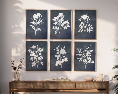 Blue Wall Art Living Room, Blue Walls Living Room, Navy Blue Decor, Navy Living Rooms, Navy Blue Living Room, Floral Wall Art Prints, Navy Blue Wall Art, Dark Blue Flowers, Blue Living Room Decor