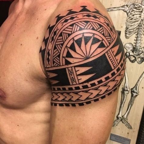 Tato Maori, Quarter Sleeve Tattoos, Polynesian Tattoo Designs, Maori Tattoos, Marquesan Tattoos, Maori Tattoo Designs, Man Tattoo, Mens Shoulder Tattoo, Heaven Quotes