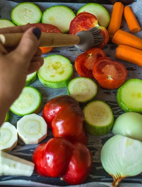 Roasted Vegetable Soup Coconut Milk, Roasted Veg Soup, Vegetable Puree Soup, Paleo Diet For Beginners, Roasted Vegetable Soup, Homemade Bone Broth, Veg Soup, Zucchini Soup, Bone Broth Recipe