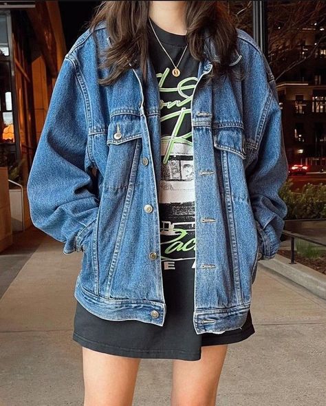 Oversized Denim Jacket Outfit Aesthetic, Jean Jacket And Dress Outfit, Tumbler Outfit, Astrology Outfits, Baggy Jean Jacket, Bedroom List, Oversized Jean Jacket Outfit, Women Trendy Outfits, Uni Ootd