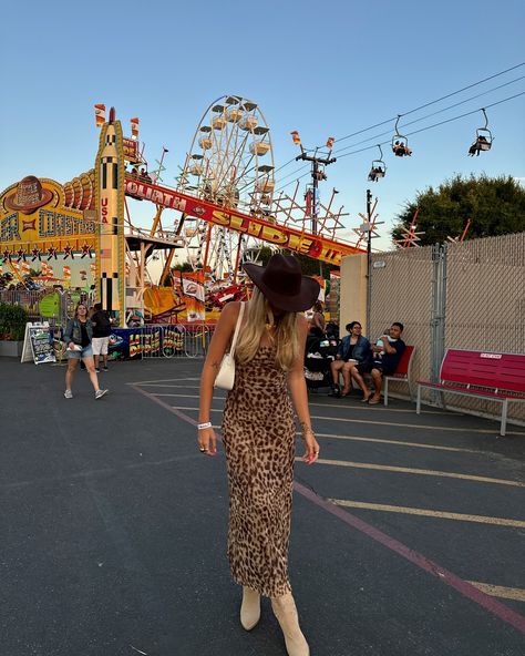 Summer nights @ the fair 🤠🎡🎶🍭🍦🥨✨ Outfits For County Fair, County Fair Aesthetic, County Fair Outfit, County Fair Shirt, State Fair Outfits, County Fair Aesthetic Night, Oregon County Fair, Fair Outfits, County Fair