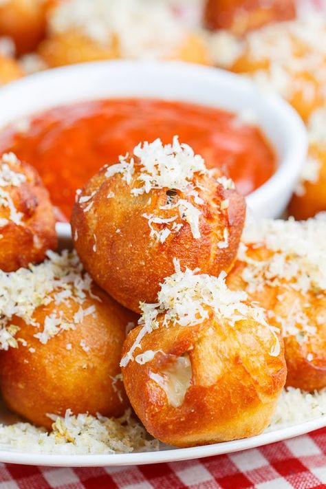 Pizza Poppers Fried Pepperoni, Pizza Poppers, Closet Cooking, Poppers Recipe, Football Snacks, Game Day Snacks, Football Food, Game Day Food, Fried Food