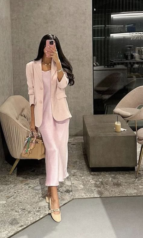 Elegant Outfit Classy Rich, Chic Church Outfits, Aesthetic Lawyer, Corporate Girly, Elegantes Business Outfit, Business Professional Outfits, Lawyer Fashion, Fest Outfits, Business Attire Women