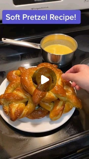 Pastry Paradise on Instagram: "See bio for more baking 

Twisting, turning, and baking magic - crafting homemade pretzels!

#pretzels #baking #bakinglove #reels" Hot Pretzels Recipe, Hot Pretzels, Homemade Pretzels Recipe, Bread Loafs, Easy Homemade Biscuits, Pretzel Bites Recipes, Muddy Buddy, Pretzel Recipe, Soft Pretzel Recipe