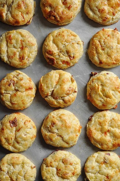 These scones are loaded with mashed potatoes, crispy bacon, lots of cheese and served with a sour cream and green onion sauce that makes them taste just like a warm baked potato. Potato Scones Recipe, Potato Scones, Savory Scones, Loaded Baked Potato, Loaded Baked Potatoes, Sour Cream And Onion, Scone Recipe, Easter Brunch, Bacon Cheese