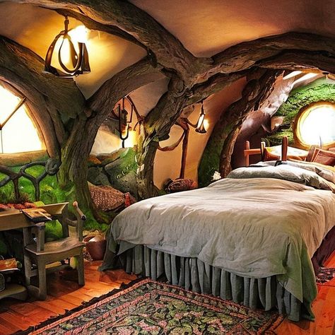 Hobbit Themed Bedroom, Hobbit Office, Hobbit Hole Interior, Hobbit House Kit, Hobbit Bedroom, Lotr Room, Lotr Decor, Witchy Store, Hobbit House Interior