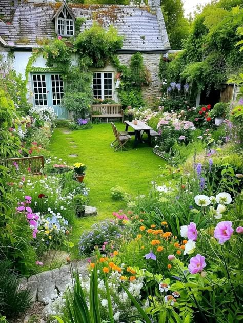 Storybook Land, Storybook Gardens, Cottage Garden Design, Cottage Garden Plants, Dream Cottage, Gorgeous Gardens, Garden Lovers, English Garden, Backyard Landscaping Designs