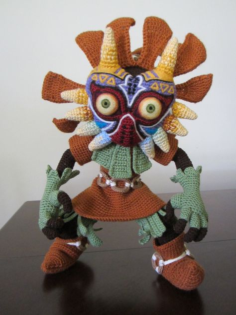 NO VEA.... COmo mola Un monton: Skull Kid Amigurumi - by Aphid777 Geek Home Decor, Crochet Skull, Crochet Dolls, Amigurumi Doll, Crochet Animals, Crochet Crafts, Legend Of Zelda, Amigurumi Pattern, Crochet Toys