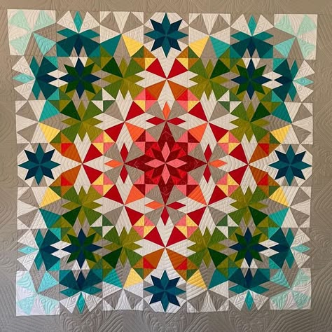 Alaska Quilt Patterns, Alaska Quilts, Quilt Color Ideas, Alaska Quilt, Attic Window Quilts, Window Quilts, Farmers Wife Quilt, Attic Window, Kaleidoscope Quilt