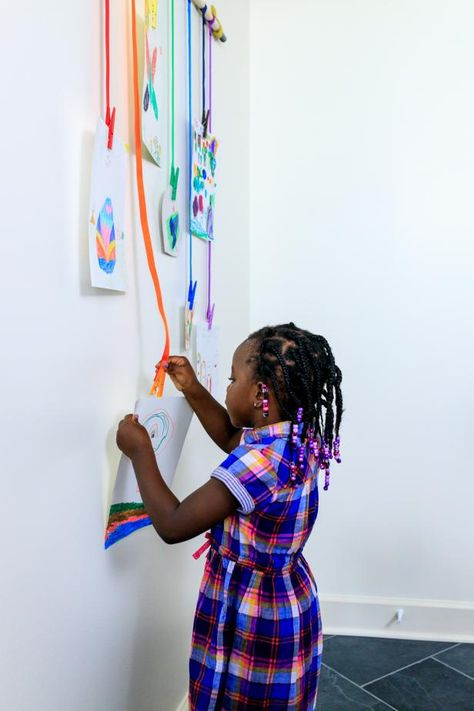 Hanging Kids Art, Hanging Kids Artwork, Easy Wall Art, Wall Art Projects, Clothespin Art, Diy Kids Art, Displaying Kids Artwork, Bright Artwork, Art Display Kids