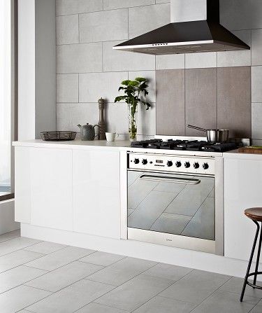 White Kitchen Wall Tiles, Large White Kitchen, Large Kitchen Tiles, White Tile Kitchen Floor, White Kitchen Rustic, Kitchen Splashback Tiles, White Marble Kitchen, White Kitchen Tiles, White Kitchen Backsplash