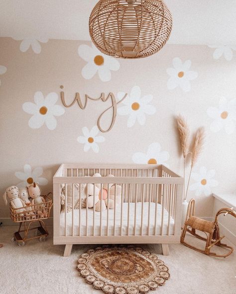 𝑵 𝑰 𝑪 𝑴 𝑨 𝑿 𝑨 𝑴 || ✨ on Instagram: “My favourite room in the house ✨ I’ve had so much fun creating Ivy girls room. It’s come together better than I had imagined! Her name…” Baby Nursery Inspiration, Baby Room Themes, Baby Room Neutral, Girl Nursery Room, Nursery Room Design, Baby Room Inspiration, Nursery Room Inspiration, Baby Room Design