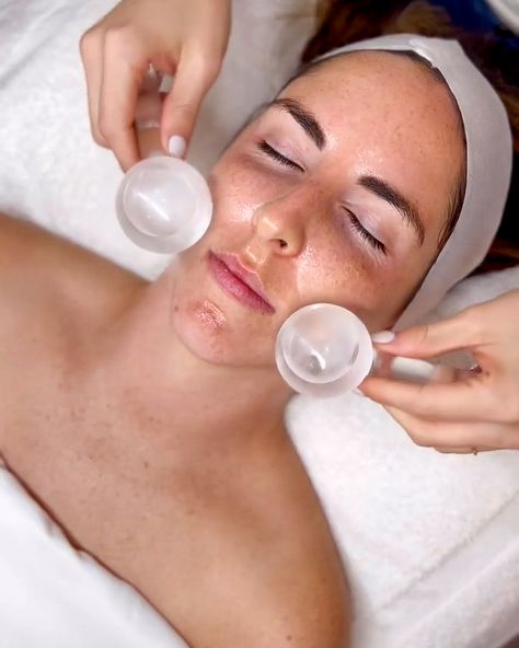 Ice Globes Facial, Ice Face, Ice Globes, Cold Ice, House Of Beauty, Beauty Website, Business Cards Creative, Blood Circulation, Skin Tone