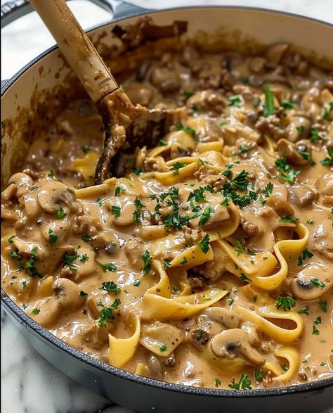 Pork Stroganoff Recipe, One Pot Beef Stroganoff, Ground Turkey Stroganoff, Turkey Stroganoff, Ground Beef Stroganoff, Potted Beef, Stroganoff Recipe, Beef Stroganoff, Easy Beef