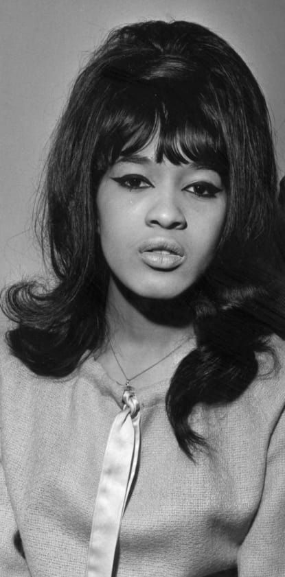 Style Icons Women, Ronnie Spector, 60s Aesthetic, 60s Makeup, The Ronettes, 1960s Hair, 60s Hair, 60s Women, 70s Hair