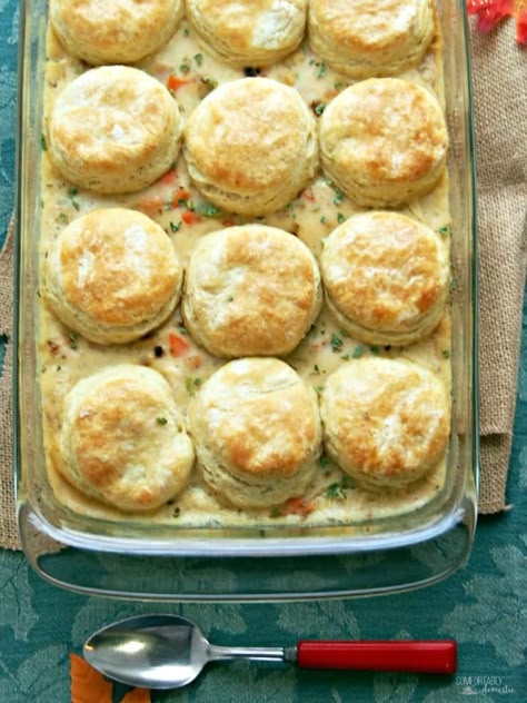 Cubed Turkey Recipes, Turkey Biscuit Casserole, Bbq Leftovers, Easy Leftover Turkey Recipes, Creamy Casserole, Turkey Pot Pie Recipe, Biscuit Casserole, Leftover Turkey Casserole, Biscuits Casserole