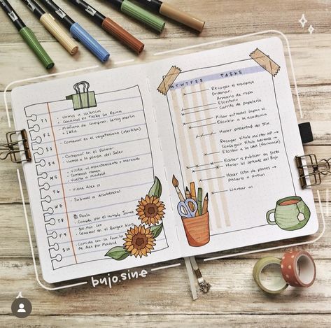 Bujo Monthly Cover September, September Journal Spread, September Planner Ideas, Bujo Yearly Spread Ideas, Bujo Monthly Spread Ideas, Desks Aesthetic, September Weekly Spread, Weekly Bujo Spread, September Spread