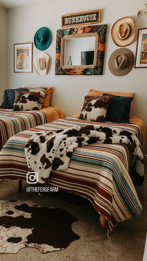 Small kids western bedroom ideas decor cowgirl cowboy cowprint decor Western Bunk Bed Ideas, Punchy Bedroom Decor, Cowboy Bedroom Boys, Girls Western Bedroom, Western Kids Room, Western Boys Room, Western Kids Rooms, Cowgirl Bedroom Ideas, Cowboy Room Decor