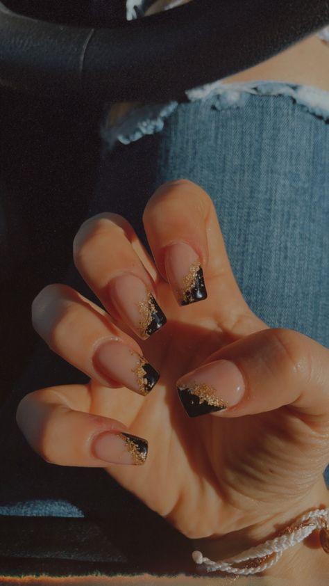 Powder Black Nails, Black And Gold Biab Nails, Black Gold Short Nails, Gold Flakes Short Nails, Gold Flake Nail Designs, Black Nails With Gold Flakes Coffin, Black And Gold Nails Wedding, Gel Nails Black And Gold, Black French Tip With Gold Foil