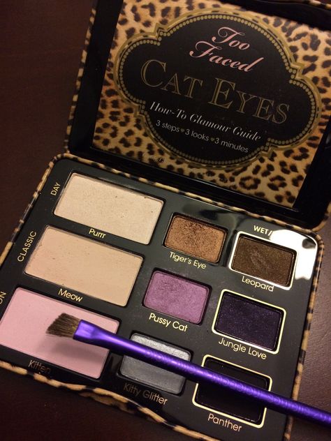 Makeup Brown, Jewelry Nails, Makeup Christmas, Makeup Party, Makeup Obsession, Cats Eye, Cat Eyes, Makeup Items, Eye Palette