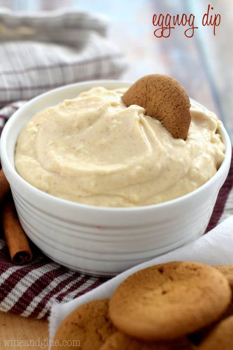 This Eggnog Dip, delicious and simple, comes together easily and is perfect for holiday parties! Eggnog Dip, Christmas Party Dips, Eggnog Dessert, Sweet Dips, Eggnog Recipe, Ginger Snap Cookies, Dessert Dips, Diy Spring, Yummy Dips