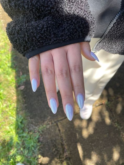 Chrome Nails Blue Nails Hailey Bieber, Light Blue Crome Nails Almond, Hailey Bieber Nails Blue Chrome, Short Oval Nails Ideas Blue, Light Blue Hailey Bieber Nails, Hailey Bieber Blue Nails, Light Blue Chrome Nails Designs, Light Blue Almond Shaped Nails, Blue Crome Nails Almond