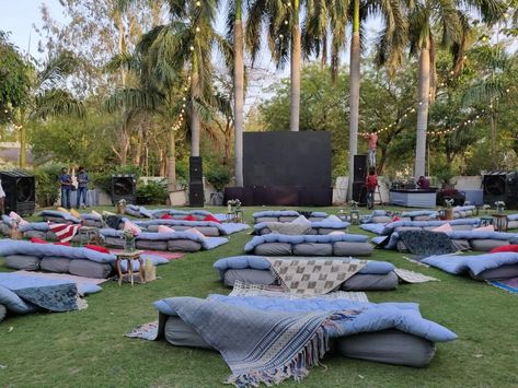 Garden Cinema, Open Cinema, Backyard Theater, Backyard Movie Night Party, Diy Backyard Movie Night, Pop Up Cinema, Picnic Event, Outdoor Movie Party, Outside Movie