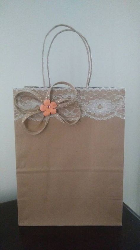 Rustic Lace Burlap Wedding Birthday Party Brown Paper Favor - Etsy Paper Bag Decoration, Paper Bag Crafts, Handmade Favors, Decorated Gift Bags, Gift Bags Diy, Gifts Wrapping Diy, Favour Bags, Burlap Wedding, Diy Gift Wrapping