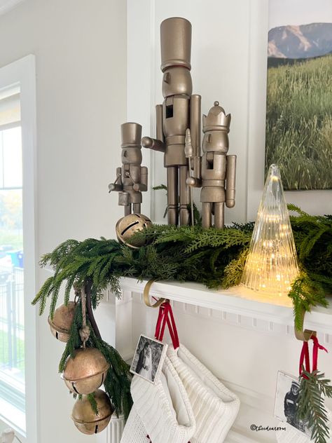 Black Nutcracker Christmas Decor, Nutcracker Christmas Decorations Ideas, Nutcracker Decorations Ideas, Christmas Decor Nutcracker, Brass Nutcracker, Christmas Colour Schemes, Nutcracker Decor, Nutcracker Christmas Decorations, Idea Room