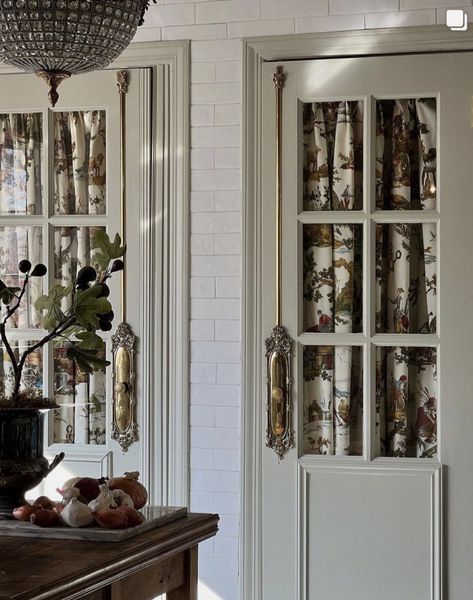 London Apartment Aesthetic, Cremone Bolt, Door Plates, House Dressing, Basic French, Style Pantry, Traditional Style Decor, English Country Style, Kitchen Pantry Design