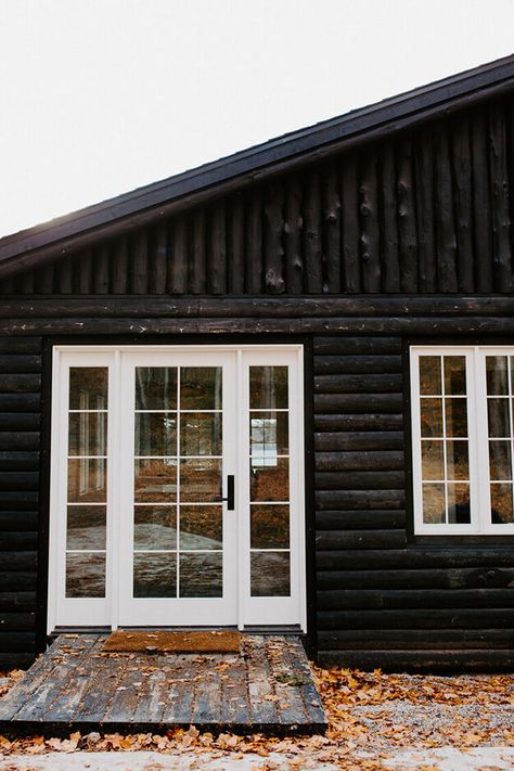 A log cabin lake house Log Cabin Lake House, Black Log Cabin, Craftsman Lake House, Cabin Lake House, Jean Stoffer, Log Cabin Exterior, Modern Log Cabin, Cabin Renovation, Log Cabin Interior