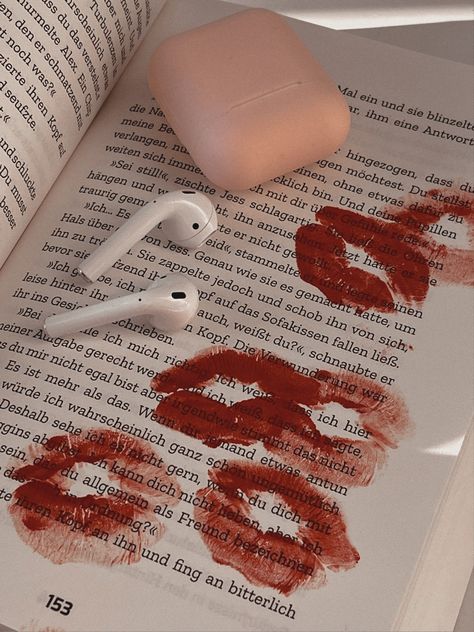 Aesthetic Kisses, Kiss Books, Silver Hair Color, Rosé Aesthetic, Cool Backgrounds Wallpapers, Book Wallpaper, Sanrio Wallpaper, Visual Diary, Cartoon Profile Pics