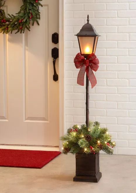 Christmas Lamp Post Decorations, Christmas Lamp Post, Christmas Lamp, Diy Christmas Ornaments Easy, Christmas Themes Decorations, Christmas Decorations Diy Outdoor, Christmas Yard, Christmas Post, White Lights